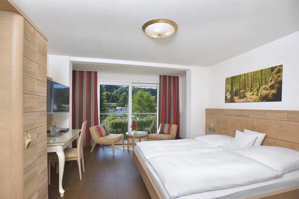 Hotel Hohe Linde 이스니임알가우 외부 사진