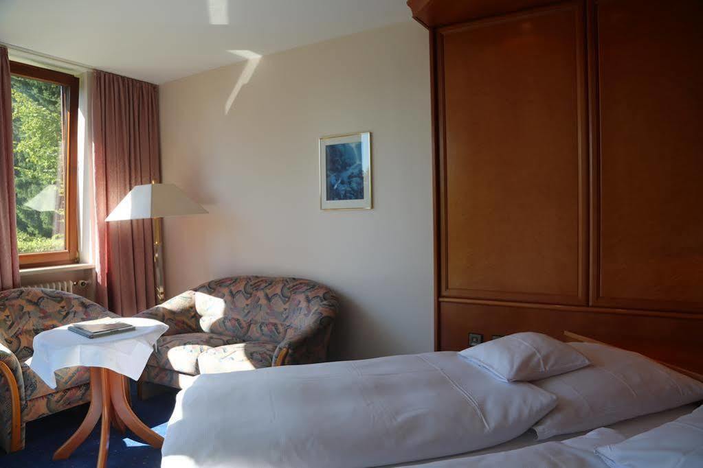 Hotel Hohe Linde 이스니임알가우 외부 사진