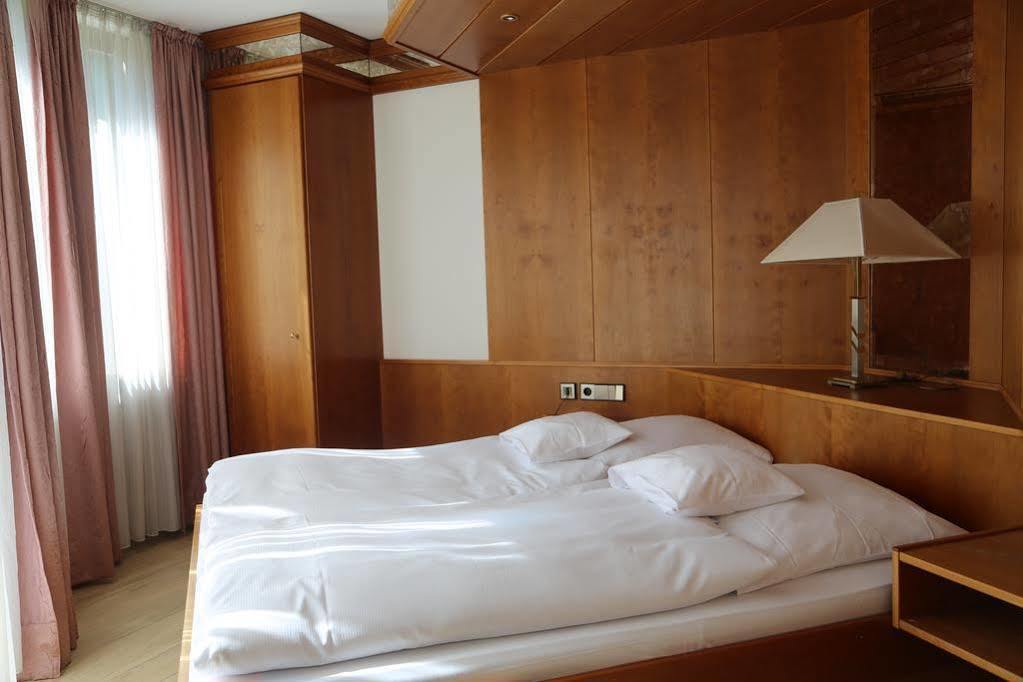 Hotel Hohe Linde 이스니임알가우 외부 사진